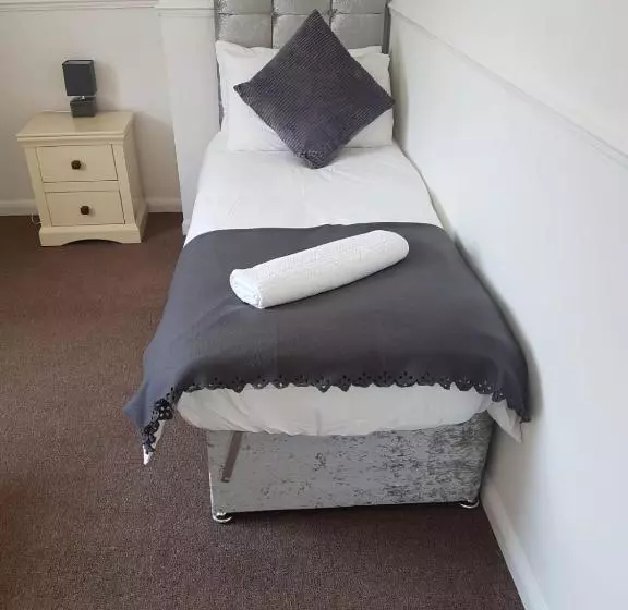 Vetrelax Ipswich Newly Refurbished House