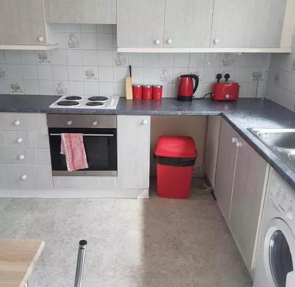 Vetrelax Ipswich Newly Refurbished House