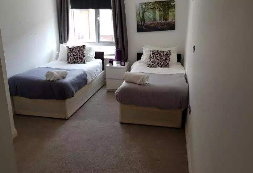 Vetrelax Ipswich Newly Refurbished House