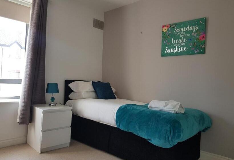 Vetrelax Ipswich Newly Refurbished House