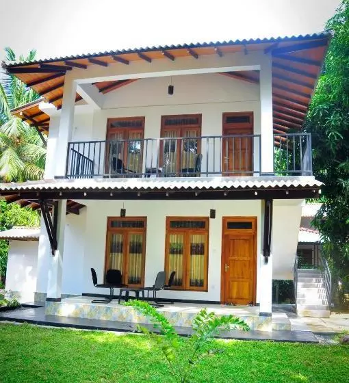 Hotelli Kithmi Resort