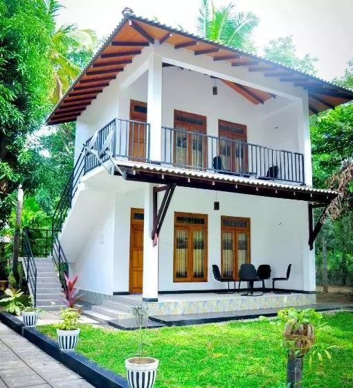 Hotelli Kithmi Resort