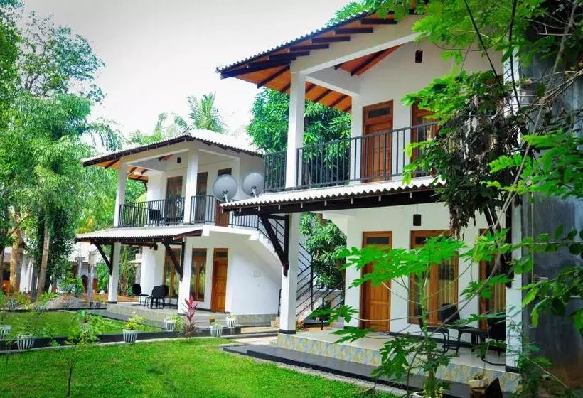 Hotelli Kithmi Resort