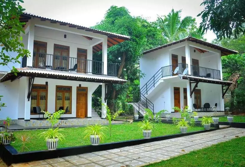 Hotelli Kithmi Resort