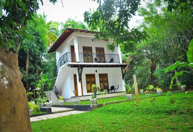 Hotelli Kithmi Resort