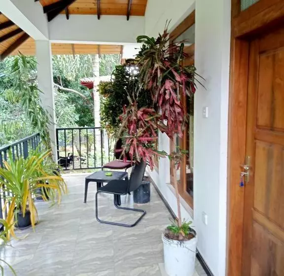 Hotelli Kithmi Resort