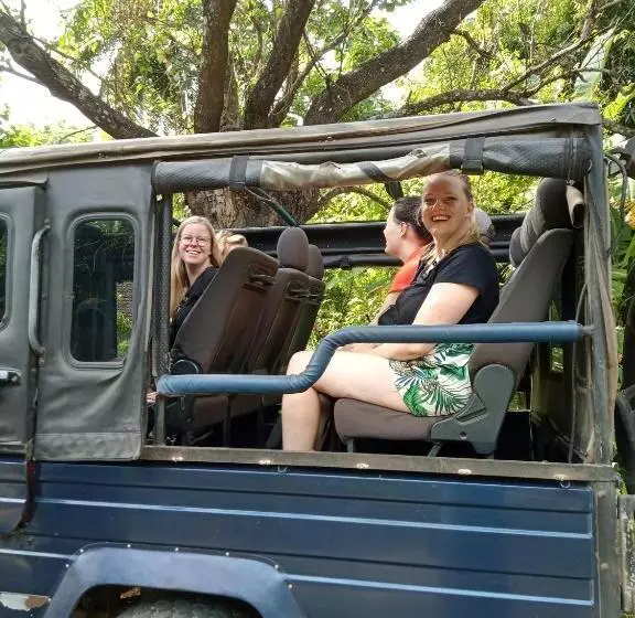 Hotelli Kithmi Resort