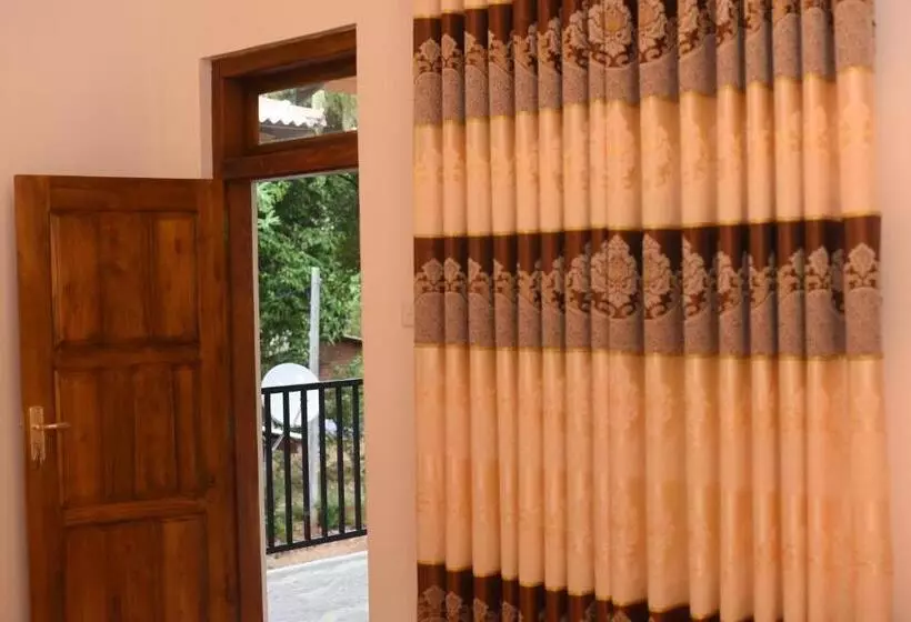 Hotelli Kithmi Resort