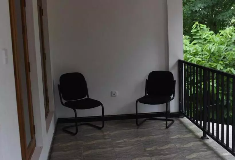 Hotelli Kithmi Resort