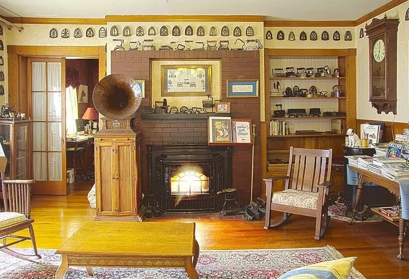 Old Iron Inn Bed And Breakfast