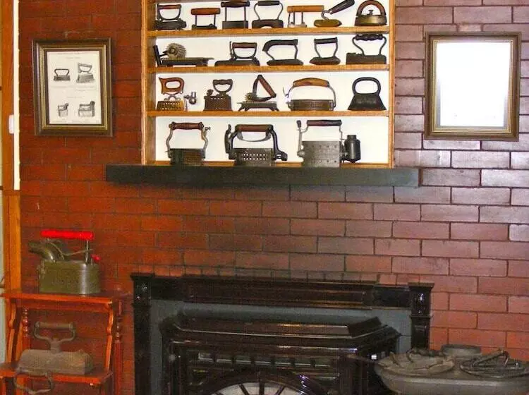 Old Iron Inn Bed And Breakfast