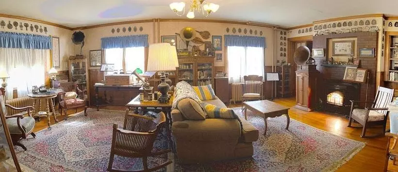 Old Iron Inn Bed And Breakfast