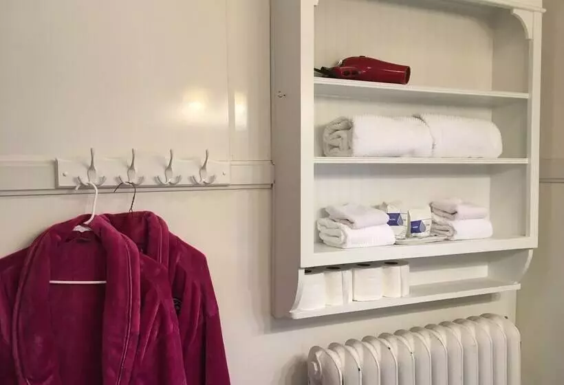 Old Iron Inn Bed And Breakfast