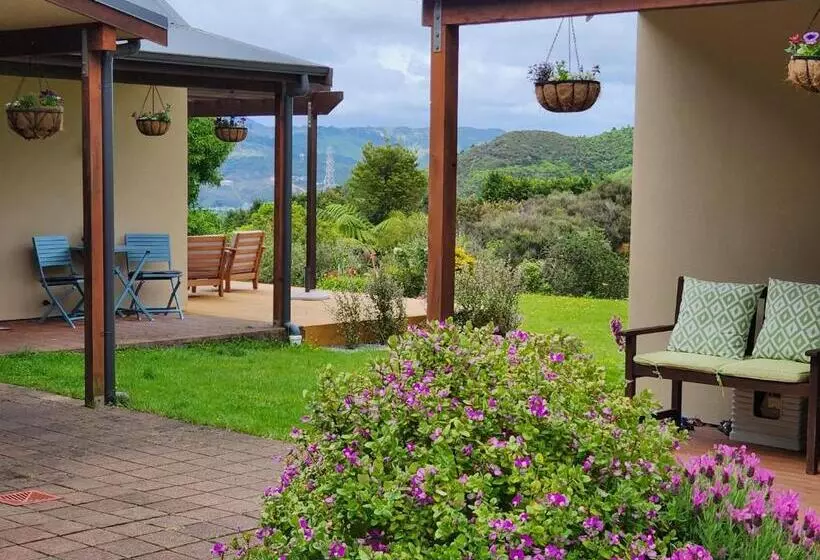 Majatalo Boutique Art Retreat