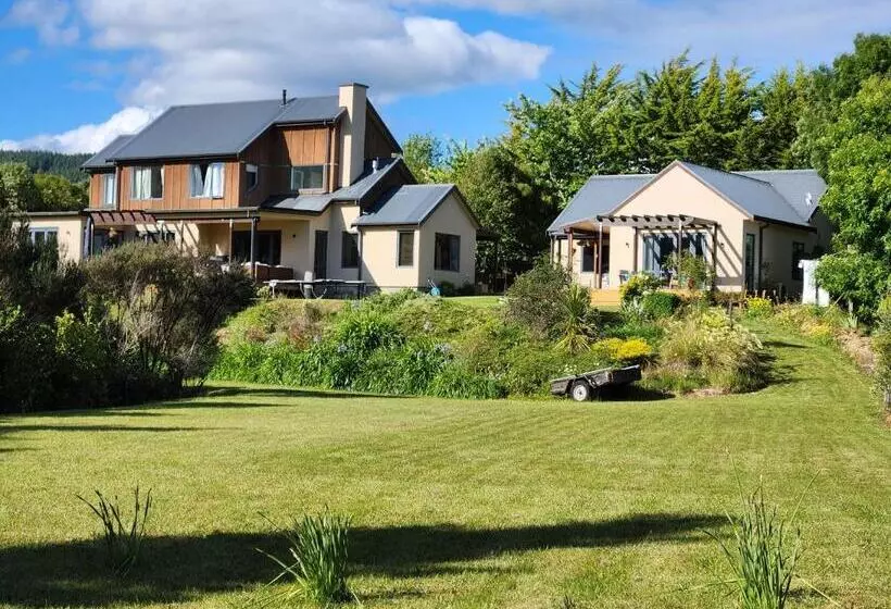 Majatalo Boutique Art Retreat