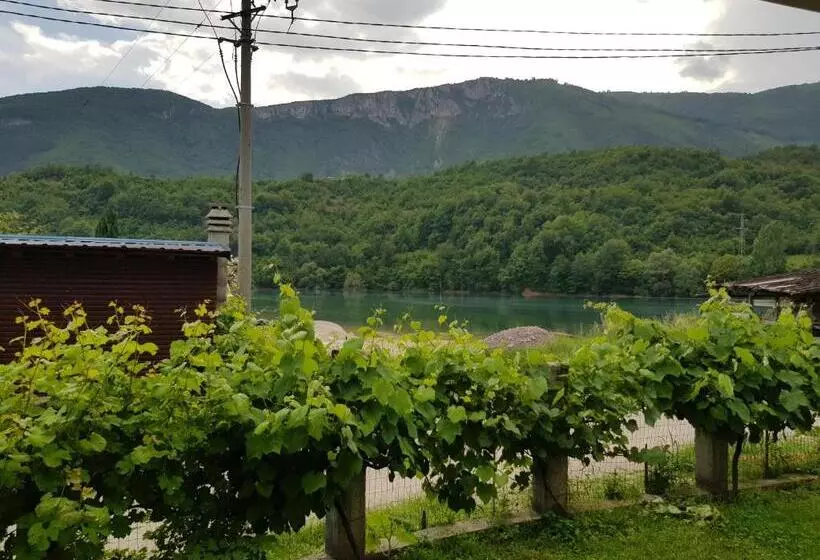 پانسیون Lakeview Rest Home