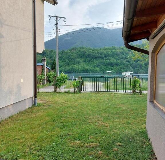 پانسیون Lakeview Rest Home