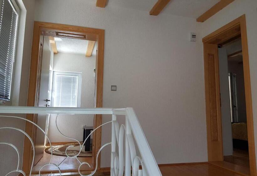 پانسیون Lakeview Rest Home