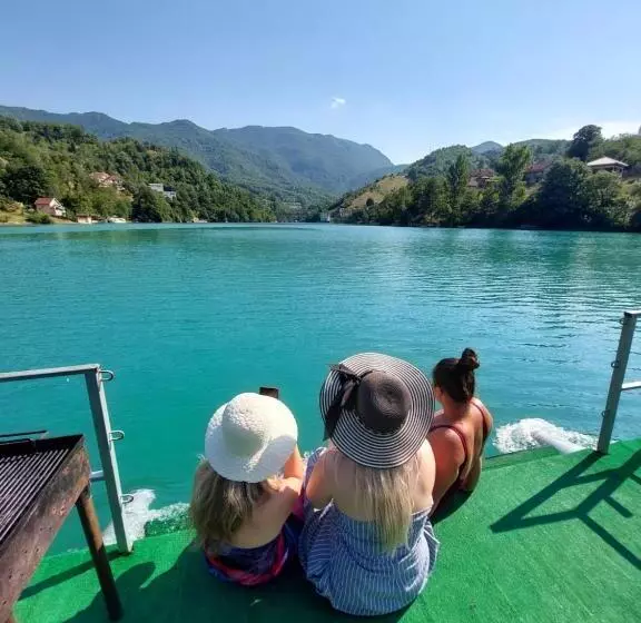 پانسیون Lakeview Rest Home