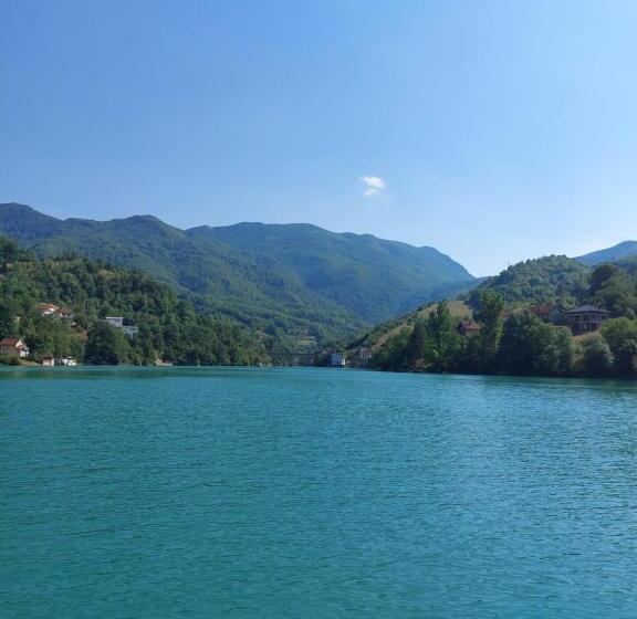 پانسیون Lakeview Rest Home