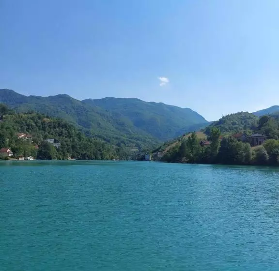 پانسیون Lakeview Rest Home