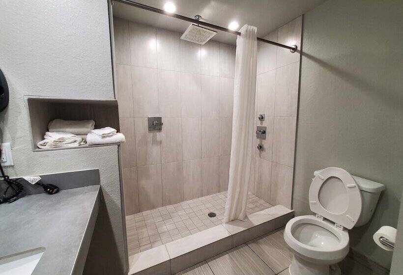 فندق على الطريق Crystal Inn