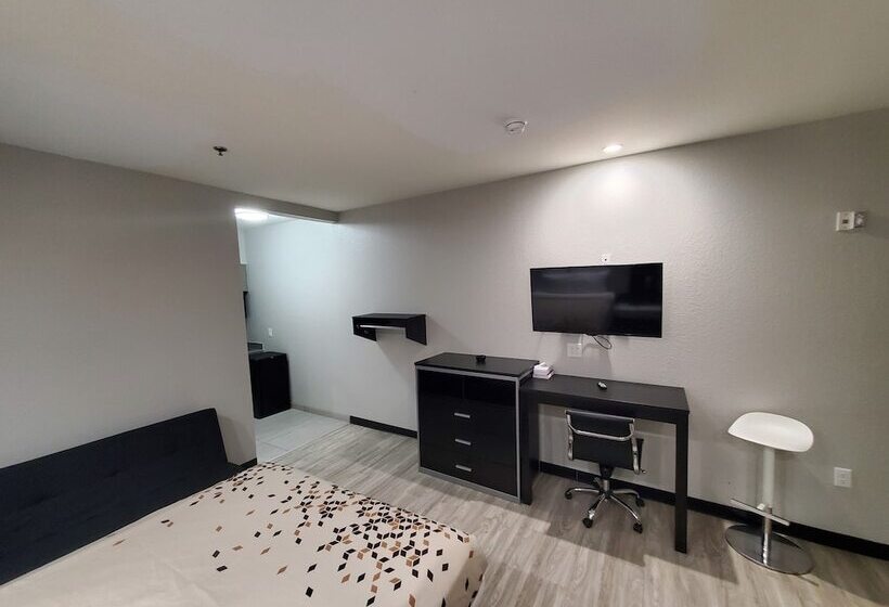 فندق على الطريق Crystal Inn