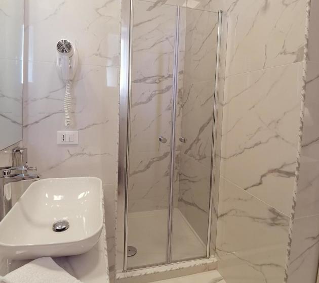 פנסיון Flos Guest House