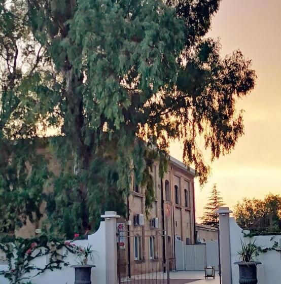 פנסיון Flos Guest House