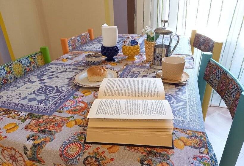 تختخواب و صبحانه Bed&book Palazzo Cutelli