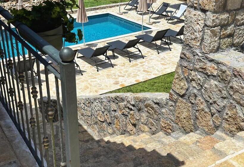 هتل Eco Villas Merak