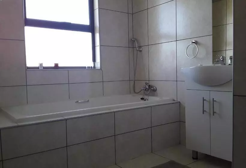 پانسیون Die Windpomp Guesthouse