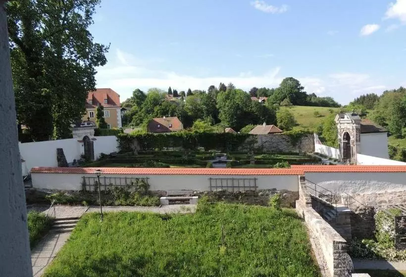 Majatalo Gästehaus Mälzerei Auf Schloss Neuburg Am Inn