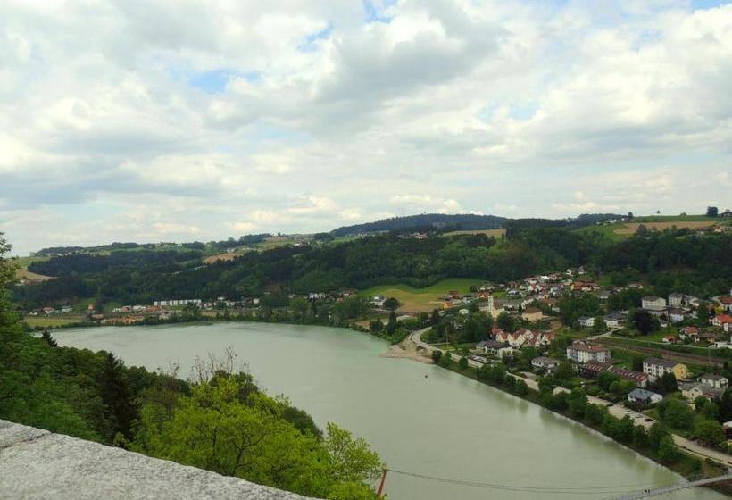 Пансион Gästehaus Mälzerei Auf Schloss Neuburg Am Inn