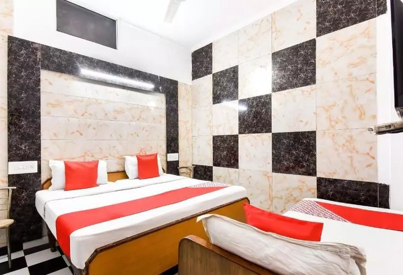 ホテル Gurumehar Residency