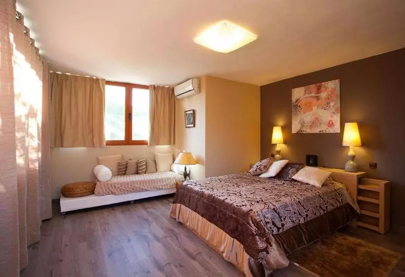 Countryside Bcn B&b