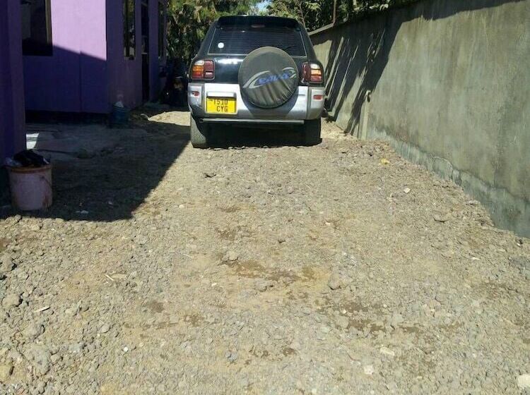 پانسیون Co Msasani Guest House