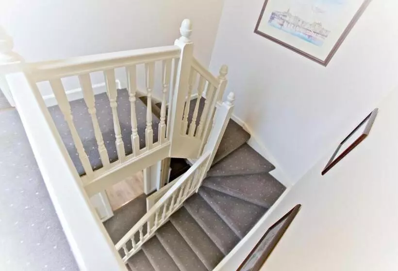 تختخواب و صبحانه Heatherlea