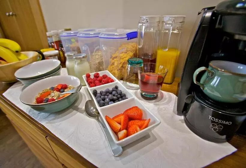 تختخواب و صبحانه Heatherlea