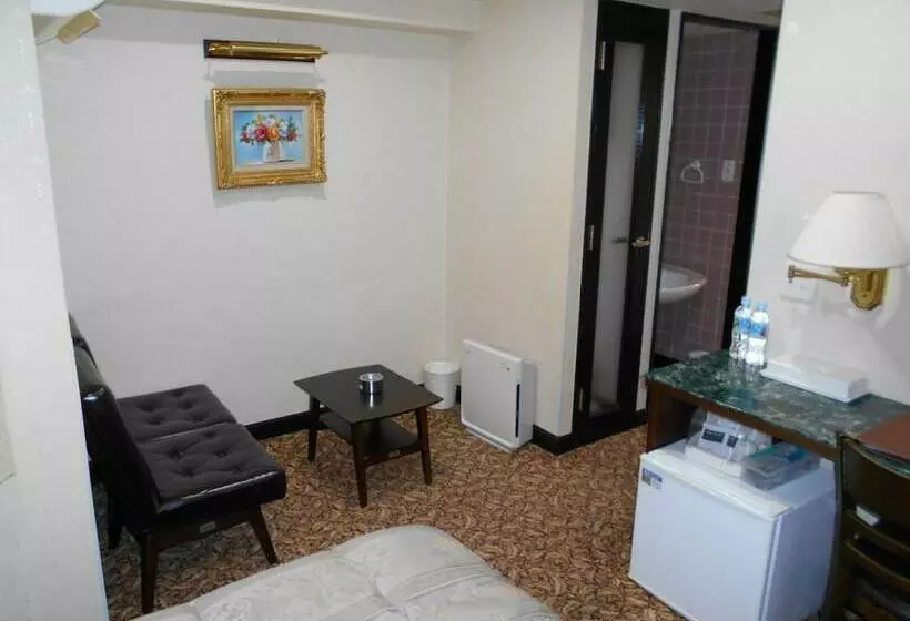 Nishikawaguchi Station Hotel Stay Lounge