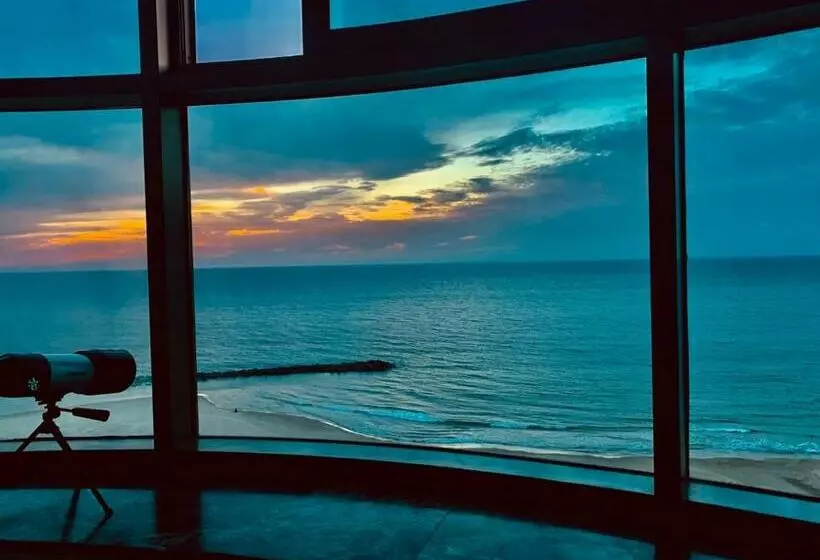 Luxurious Beach Apartment