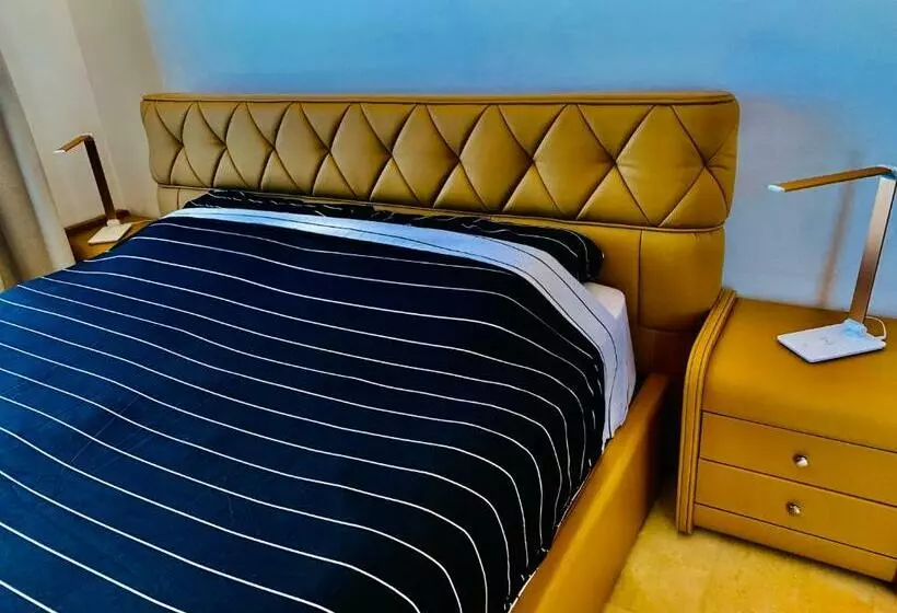 Luxurious Beach Apartment