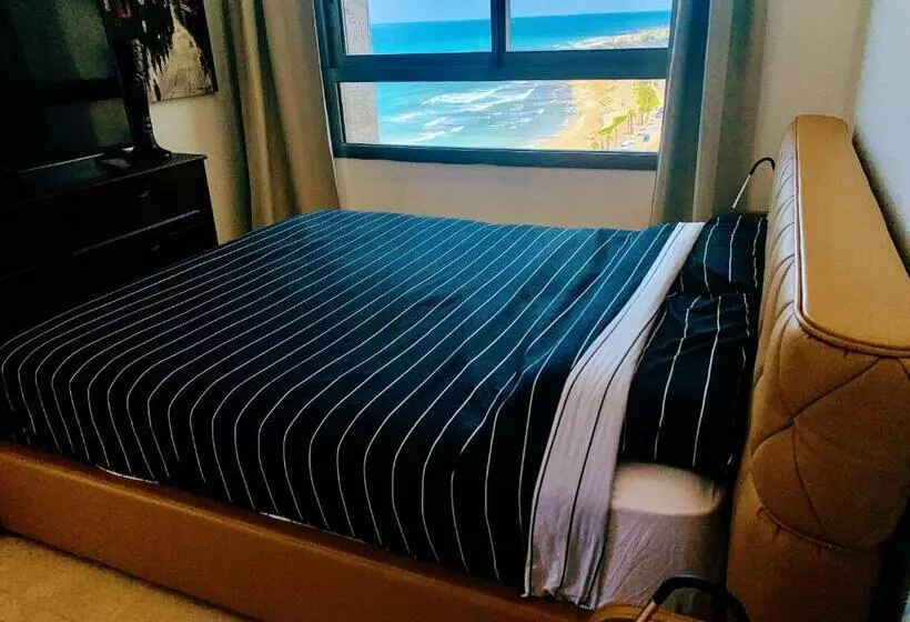 Luxurious Beach Apartment