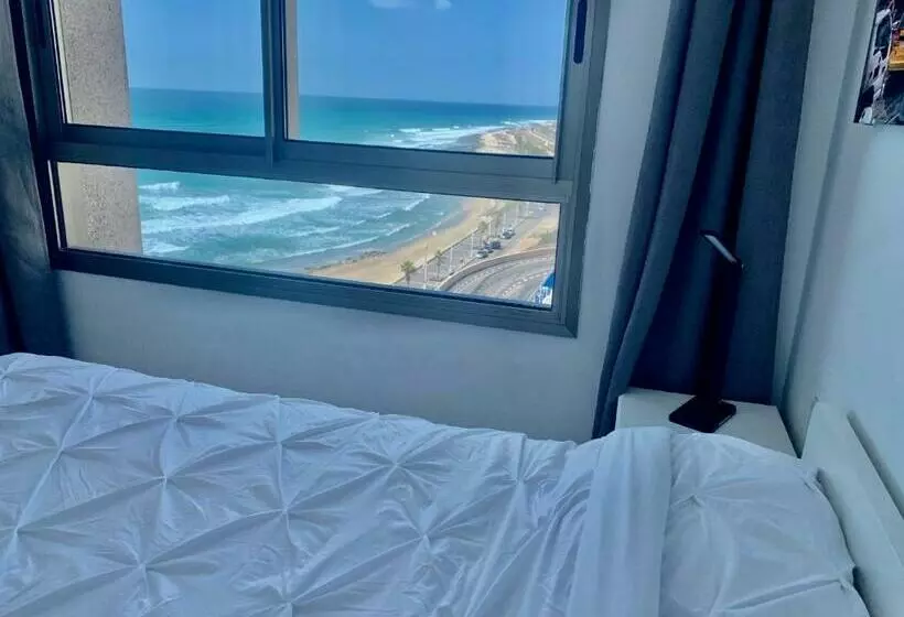 Luxurious Beach Apartment