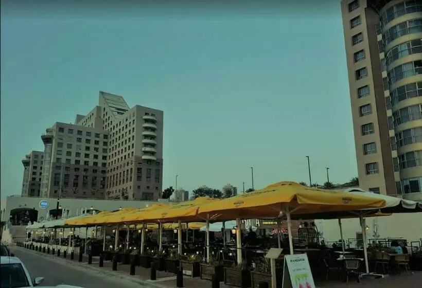 Luxurious Beach Apartment