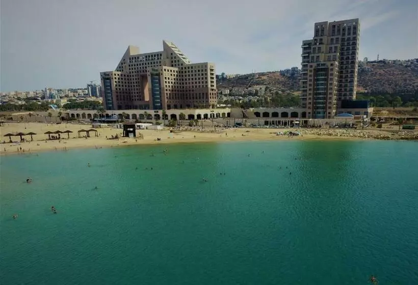 Luxurious Beach Apartment