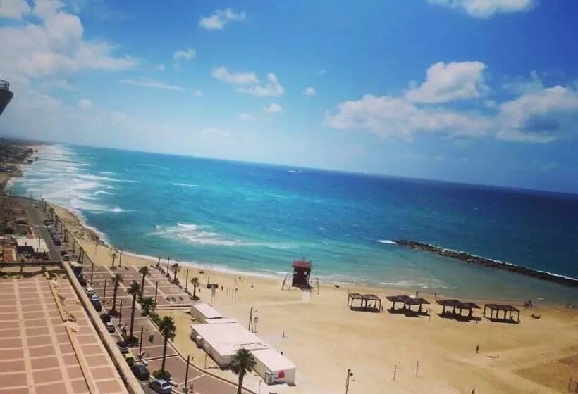 Luxurious Beach Apartment