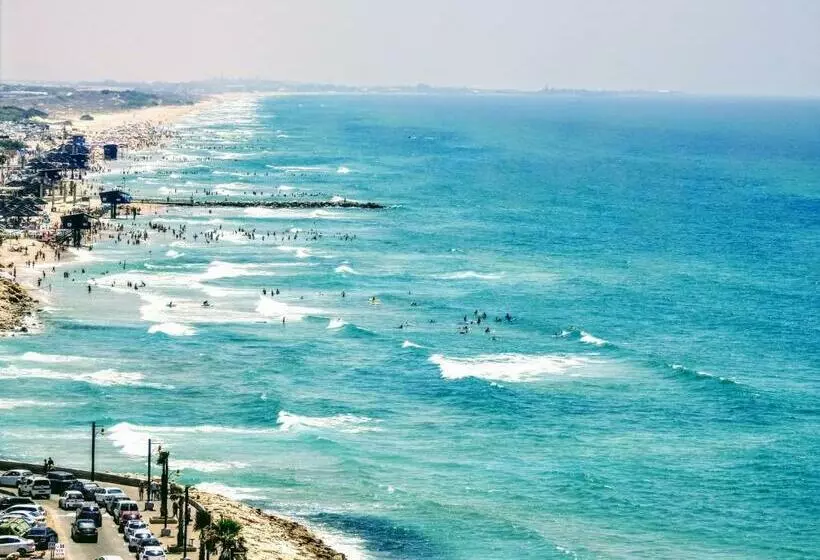 Luxurious Beach Apartment