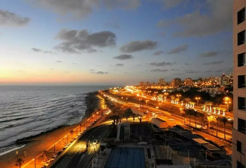 Luxurious Beach Apartment