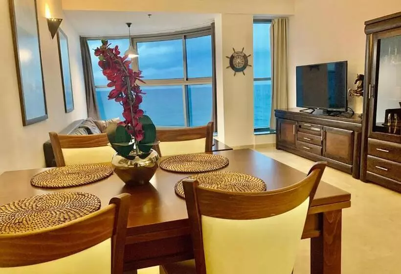 Luxurious Beach Apartment